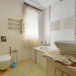 Holiday home приватний з басейном біля моря совіньон *