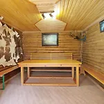 Holiday home приватний з басейном біля моря совіньон *