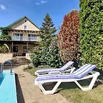 приватний з басейном біля моря совіньон Holiday home *
