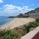 приватний з басейном біля моря совіньон Holiday home Odesa