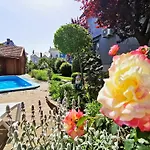 Holiday home приватний з басейном біля моря совіньон Odesa