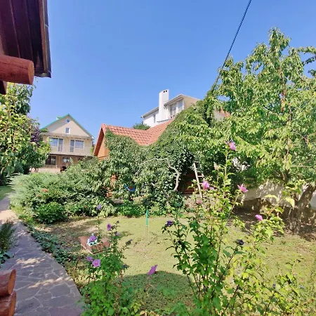 Holiday home приватний з басейном біля моря совіньон *