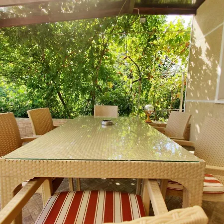 приватний з басейном біля моря совіньон Holiday home