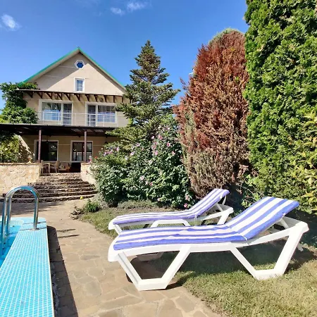 приватний з басейном біля моря совіньон Holiday home *
