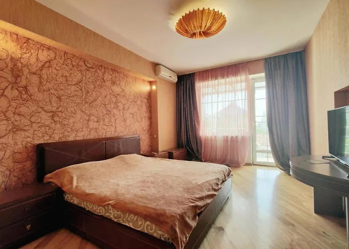 приватний з басейном біля моря совіньон بيت للعطل