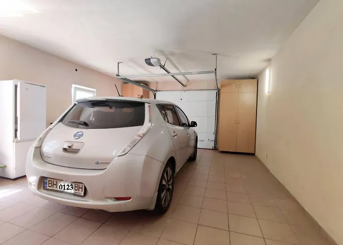 приватний з басейном біля моря совіньон Holiday home *