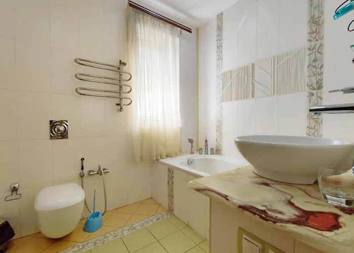 Holiday home приватний з басейном біля моря совіньон *