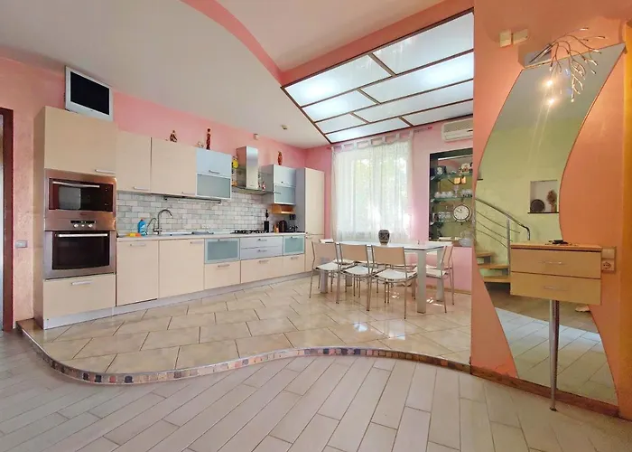 приватний з басейном біля моря совіньон *