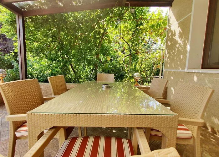 приватний з басейном біля моря совіньон Holiday home