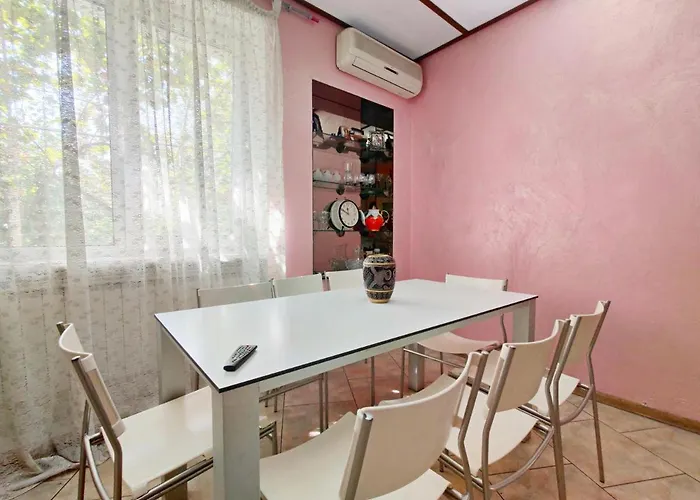 Holiday home приватний з басейном біля моря совіньон