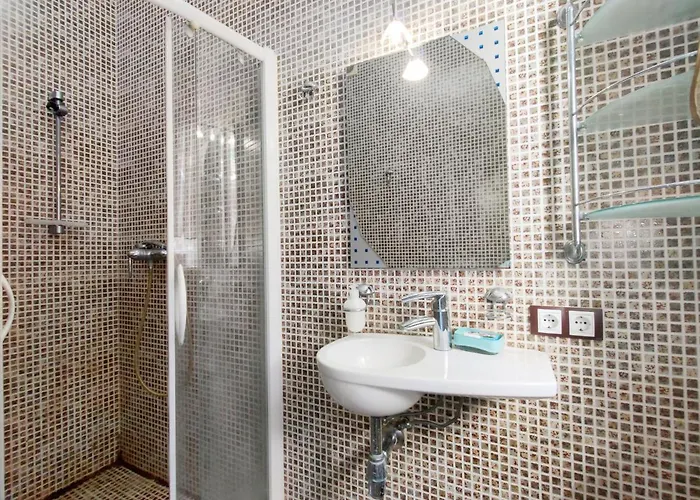 بيت للعطل приватний з басейном біля моря совіньон *