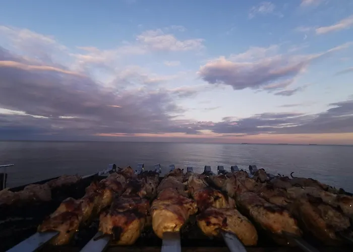 приватний з басейном біля моря совіньон أوديسا