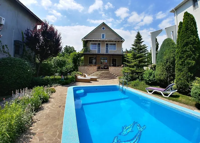 приватний з басейном біля моря совіньон * أوديسا