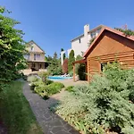 Feriehus приватний з басейном біля моря совіньон *
