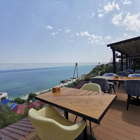 Hébergement de vacances приватний з басейном біля моря совіньон *