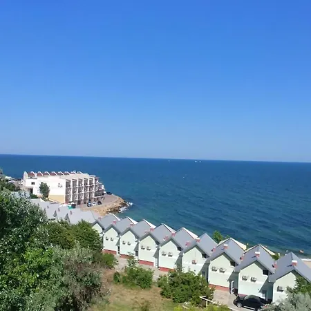 Holiday home приватний з басейном біля моря совіньон *