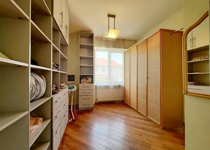 приватний з басейном біля моря совіньон *