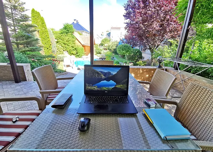 Hébergement de vacances приватний з басейном біля моря совіньон *