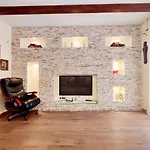 приватний з басейном біля моря совіньон Semesterbostad Odessa