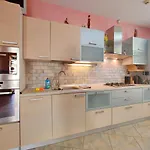приватний з басейном біля моря совіньон