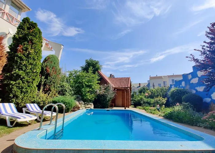 приватний з басейном біля моря совіньон *